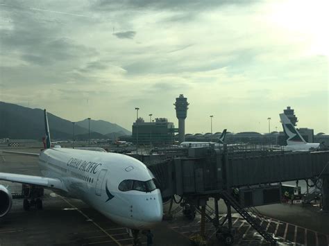 今起，香港国际机场第三跑道安排航班升降|香港_新浪新闻