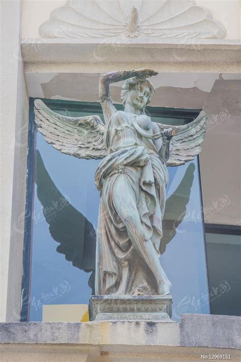 鼓浪屿带翅膀的女天使立雕像高清图片下载_红动中国