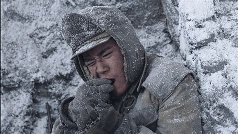 真实的“长津湖战役”：战士永远冻在了冰雪中，至死保持战斗姿势
