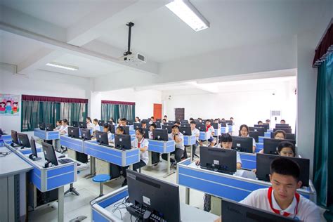 工厂批发新款学校机房微机室电教室语音教室云机房电脑桌-阿里巴巴
