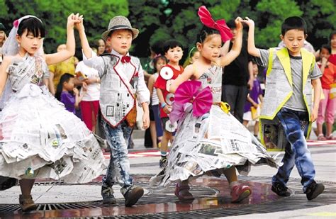 儿童环保时装秀在桐乡举行 废旧物品成礼服-环保频道-浙江在线