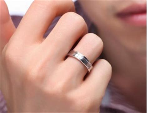 男士戒指的戴法和意义都有哪些？ 不同戴法不同意义 – 我爱钻石网官网