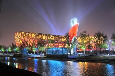 能在鸟巢5年连开8场演唱会，每场坐满10万人的乐队只有他们_上海高娱传媒