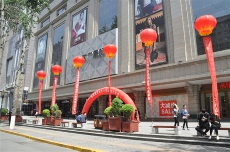 2023位于武汉市中心的繁华区域，汇集购物，餐饮、娱乐等为一体的商业中心，地处地铁口附近，交通便利_楚河汉街-评论-去哪儿攻略