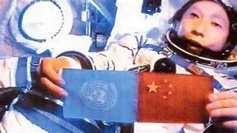 2003年第一艘载人飞船神舟五号发射，中国人第一次进入太空
