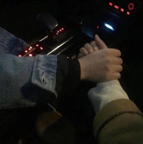 非主流情侣头像拉手