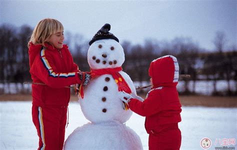 带孩子堆雪人发心情说说朋友圈 下雪带孩子堆雪人感言说说朋友圈 _八宝网