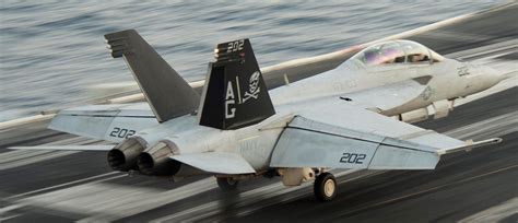 F-35舰载机才刚开始用 美国海军就着急研发第六代舰载机