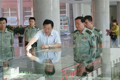 云南省军区战备建设局领导到我校督导检查学生军训工作-玉溪师范学院