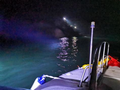 假期首日六名游客被困孤岛 青岛民警紧急救援-半岛网