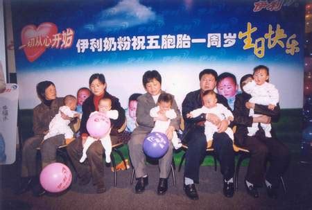 组图：河北沧州五胞胎在北京度过周岁生日