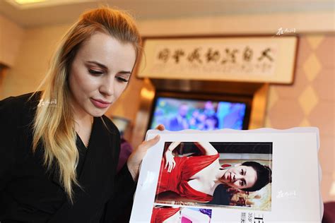 《在人间》第170期：乌克兰电竞美女主播隆胸记_凤凰网