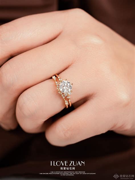 女孩子右手中指戴戒指代表什么 女孩子右手戒指的戴法和意义_婚庆知识_婚庆百科_齐家网