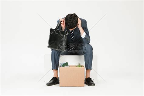 失业离职辞职男人工作整理箱子商业衬衫图片-包图网