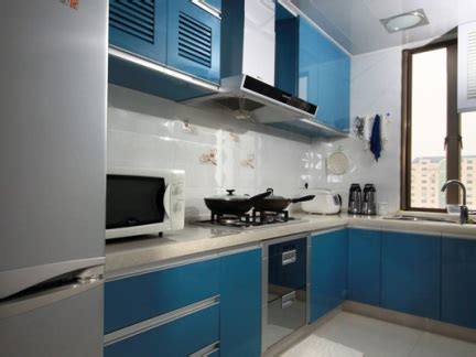 美式乡村风格厨房装修效果图 蓝色小厨房橱柜图片_精选图集-橱柜网