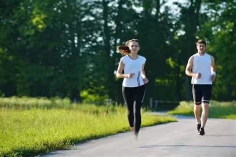 跑步5公里多长时间算标准？对照配速年龄对照表，看你达标了吗？|对照表|肺活量|达标_新浪新闻