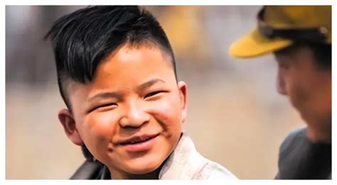 9岁英雄林浩在汶川地震中，冒着风险背出2名同学，如今他怎样了