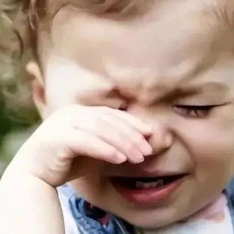 孩子大哭时，聪明的父母从来不说“别哭了”，而是用这些话代替！|牙膏_新浪新闻