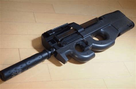 世界顶级装备，王者级的P90冲锋枪，一款真正无视防弹衣的冲锋枪！_mm_手枪弹_射击时