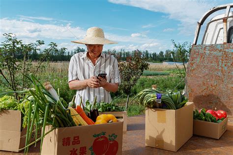 农民在线直播销售农产品高清图片下载-正版图片507688573-摄图网