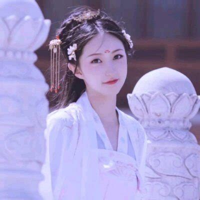 女生头像温柔白色真人