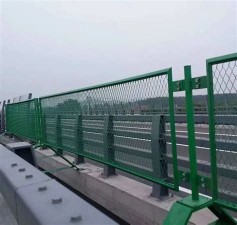 公路防护围栏_铁艺护栏网|安平铁艺护栏网|河北航丰丝网制品有限公司