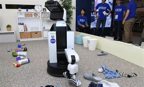 丰田的新型家庭辅助机器人，独居老人的多功能助手！ - 普象网