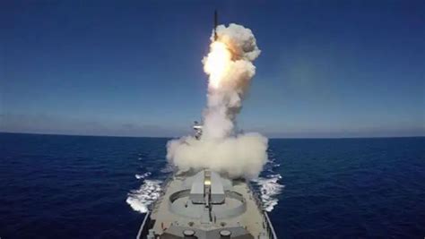 日本演练夺岛激怒俄罗斯，俄海军14艘战舰火速来踹门！_凤凰网