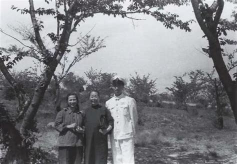 张作霖强娶来的四姨太，90岁去世葬八宝山，她和四个子女皆不简单