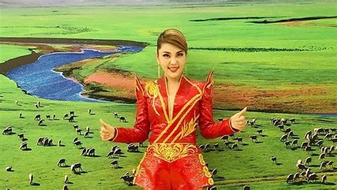 乌兰图雅带着《我的蒙古马》，献礼内蒙古马文化节_塔拉