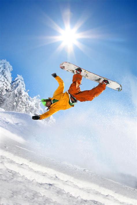 极限滑雪运动的运动员图片-蓝天下的滑雪运动员素材-高清图片-摄影照片-寻图免费打包下载