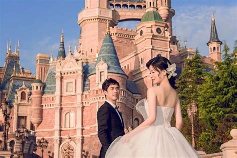 可以去迪士尼拍婚纱照了！上海迪士尼乐园正式推出日间婚纱摄影服务 - 周到上海