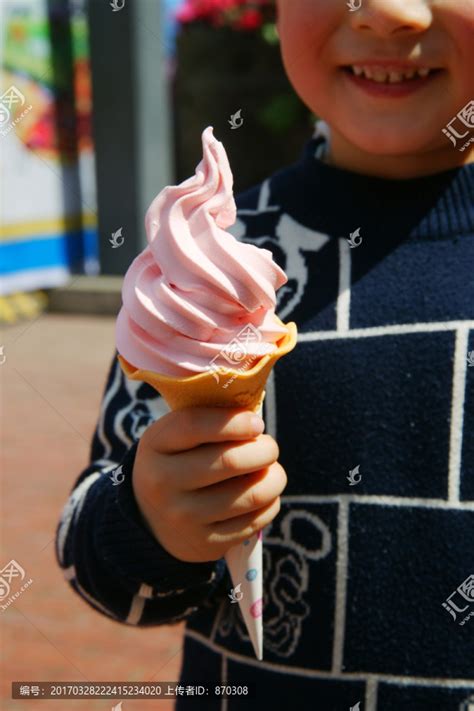 小孩在夏天吃冰淇淋以冰高清图片下载-正版图片507065321-摄图网