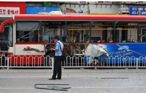 历史上的今天6月5日_2009年中国四川省成都市发生公交车燃烧事件，造成27人死亡，74受伤。