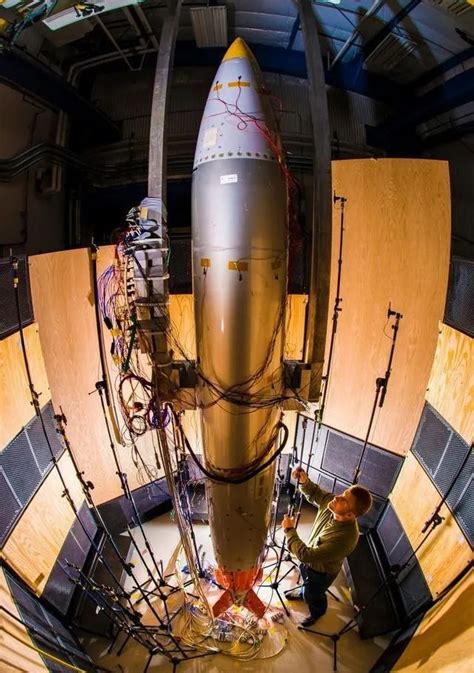 国之重器，搭载东风-41导弹的重型发射车，技术难度有多大？_凤凰网