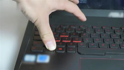 笔记本电脑键盘灯怎么打开？教你一个小技巧，键盘灯分分钟亮起