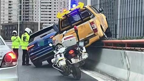 上海内环高架路“史诗级”斗气别车！两车驾驶员已被控制|高架|斗气|内环_新浪新闻