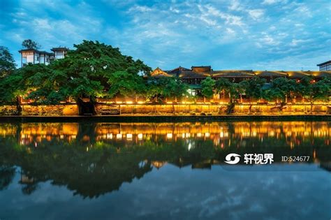 四川成都邛崃市南河畔的平乐古镇夜景 图片 | 轩视界