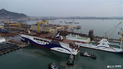 中国首艘全球最大超大型集装箱船交付！比世界最大航母还长60多米