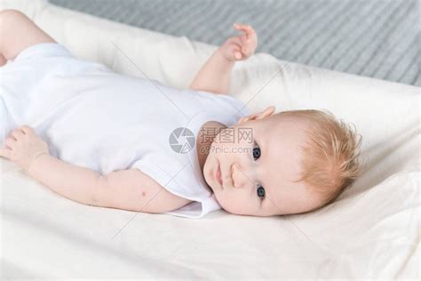 4个月宝宝俯卧位不能竖头 附0～3岁大运动规律