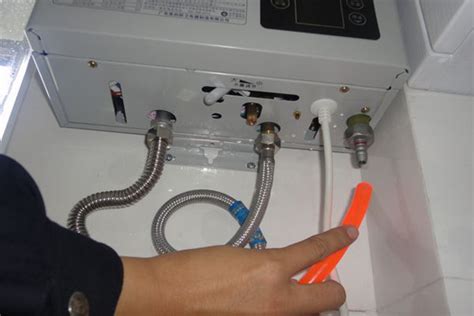 热水器需要定时清洗，操作简单不用找师傅，每年还能节省不少电费__财经头条