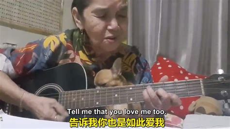 泰国老奶奶的最新翻唱，英文老歌《Put Your Head On My Shoulder》|老奶奶|英文|泰国_新浪新闻