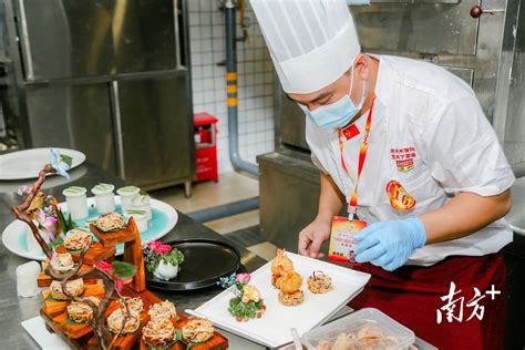 王其跃：中学高级教师、中式烹调高级(特三级)厨师_协会专家组_泸州市餐饮行业协会