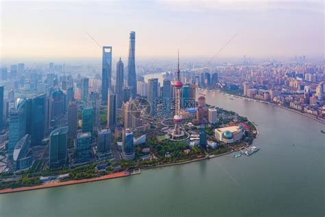 黄浦河HuangpuRiver上海市摩天大楼和高办公的空中景象日出时金融区和亚洲智能城市的商业中心高清图片下载-正版图片305070299-摄图网