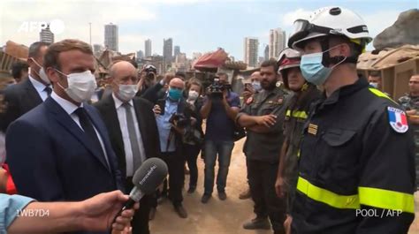 法国总统马克龙抵达黎巴嫩：访问大爆炸现场 还提出了呼吁_凤凰网资讯_凤凰网