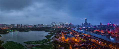 武汉城市夜景商务区高清图片下载-正版图片500898783-摄图网