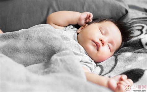 新生儿猝死综合症是什么 怎么避免孩子因为睡觉不当而死亡 _八宝网