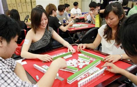 四川人打麻将图片