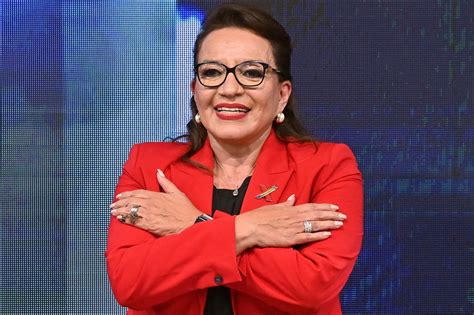 洪都拉斯迎来首个女总统，誓言解放国家