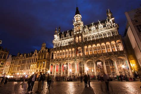 比利时布鲁塞尔拥有全欧洲最精美的建筑和博物馆、摩天大楼跟中世纪古